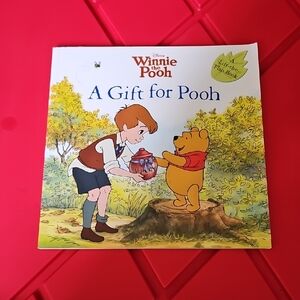 Disney Winnie the Pooh A Gift for Pooh Book